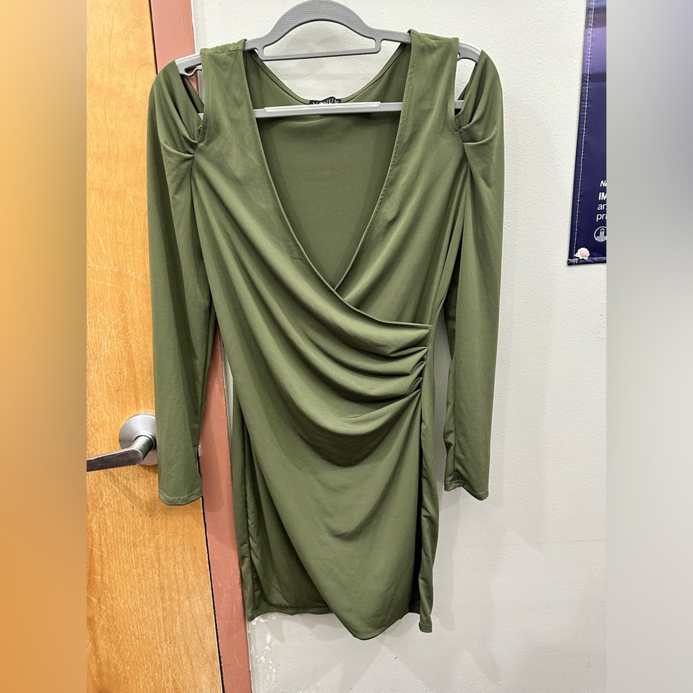 Green size small Venus dress long sleeves